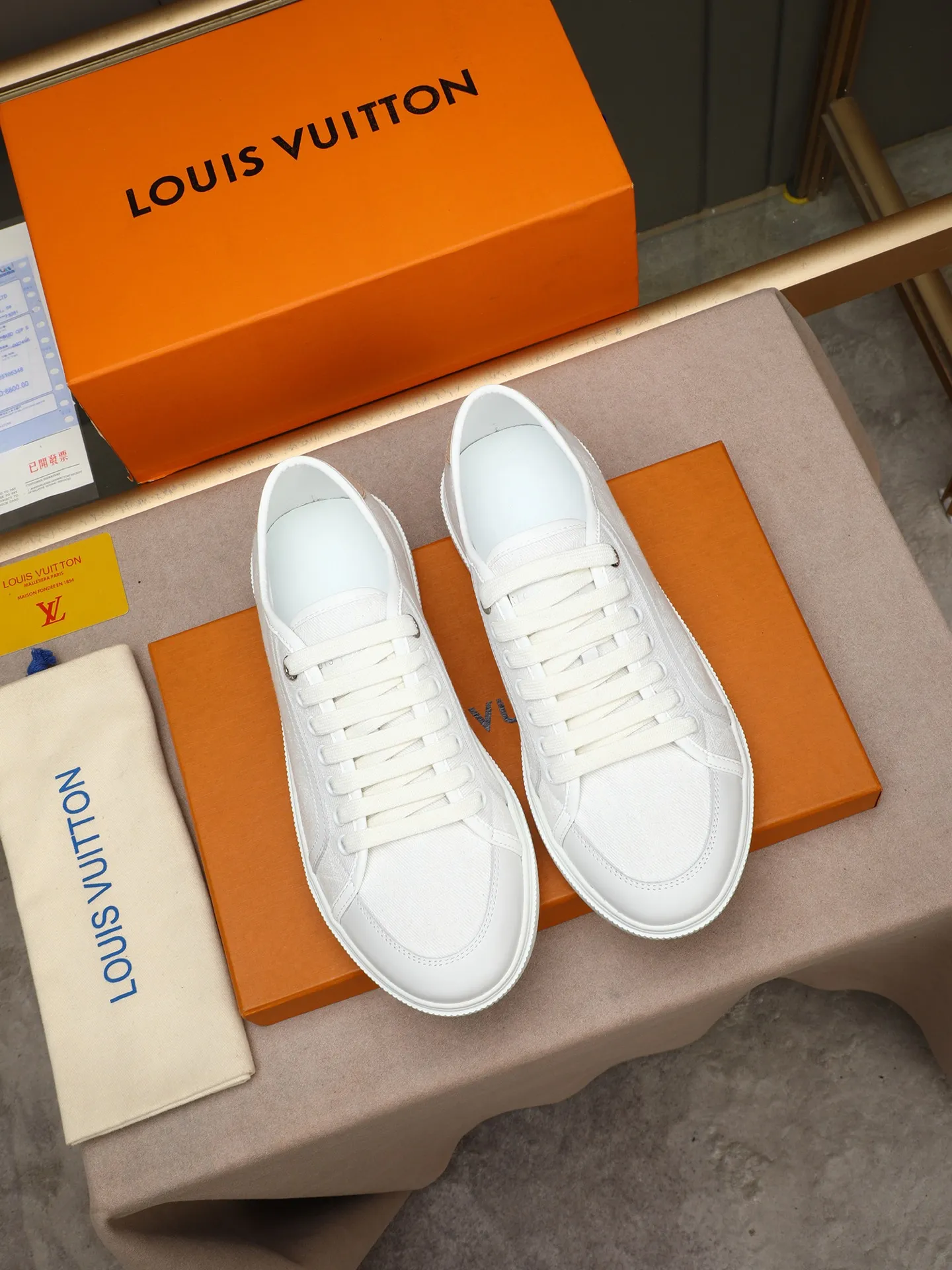 Men's Men's Shoes 💰440 𝐋𝐨𝐮𝐢𝐬 𝐕𝐮𝐢𝐭𝐭𝐨𝐧 𝟮𝟬𝟮𝟱/𝐬𝐬 Louis Vuitton's new spring and summer casual sports sneakers have a youthful atmosphere and are very youthful on the feet! Comfortable and light on the feet! The color is also very youthful! The upper is exclusively decorated with LV accessories! Make the whole shoe more flexible! The special electro-printed logo on the upper has a sense of design and is super recognizable! Beautiful and generous! ! It’s super easy to walk on! Specific denim surface material, sheepskin lining, original molded outsole Size: 38-44 (45 customized)